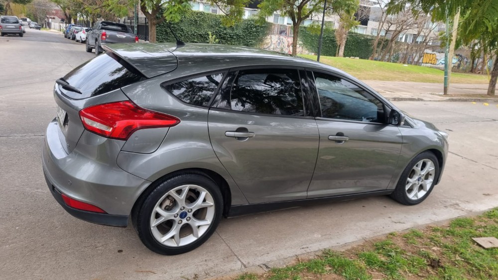 Ford Focus Se Plus Aut Cuero-Techo 5 Pts — foto 4